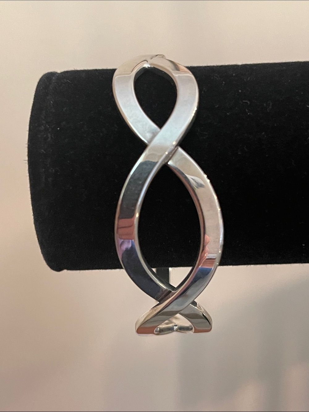 Vintage Woven Interlocking Design - Silver-tone Cuff Bracelet - Picture 7 of 16